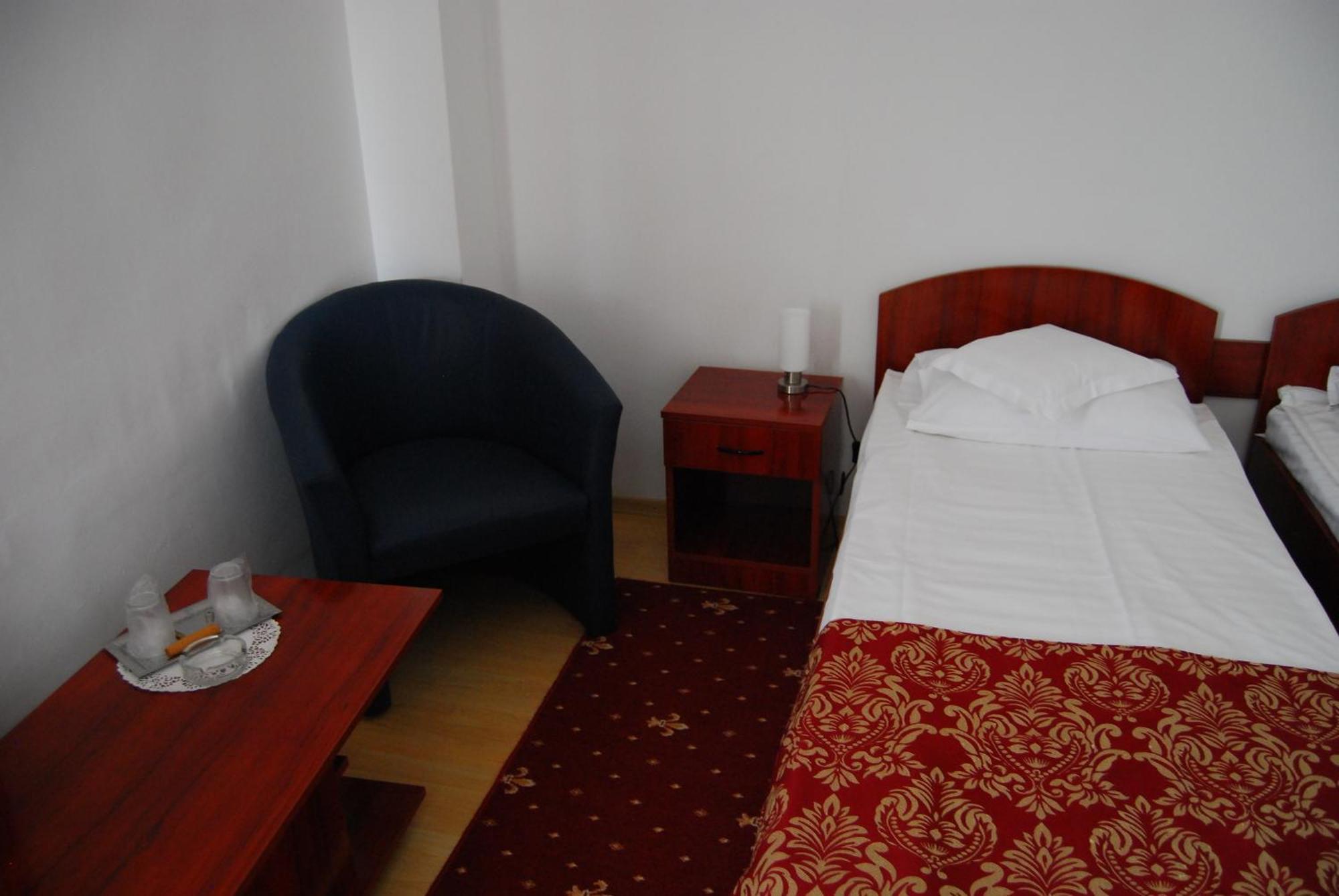 Dali Hotel เนพทุน ภายนอก รูปภาพ