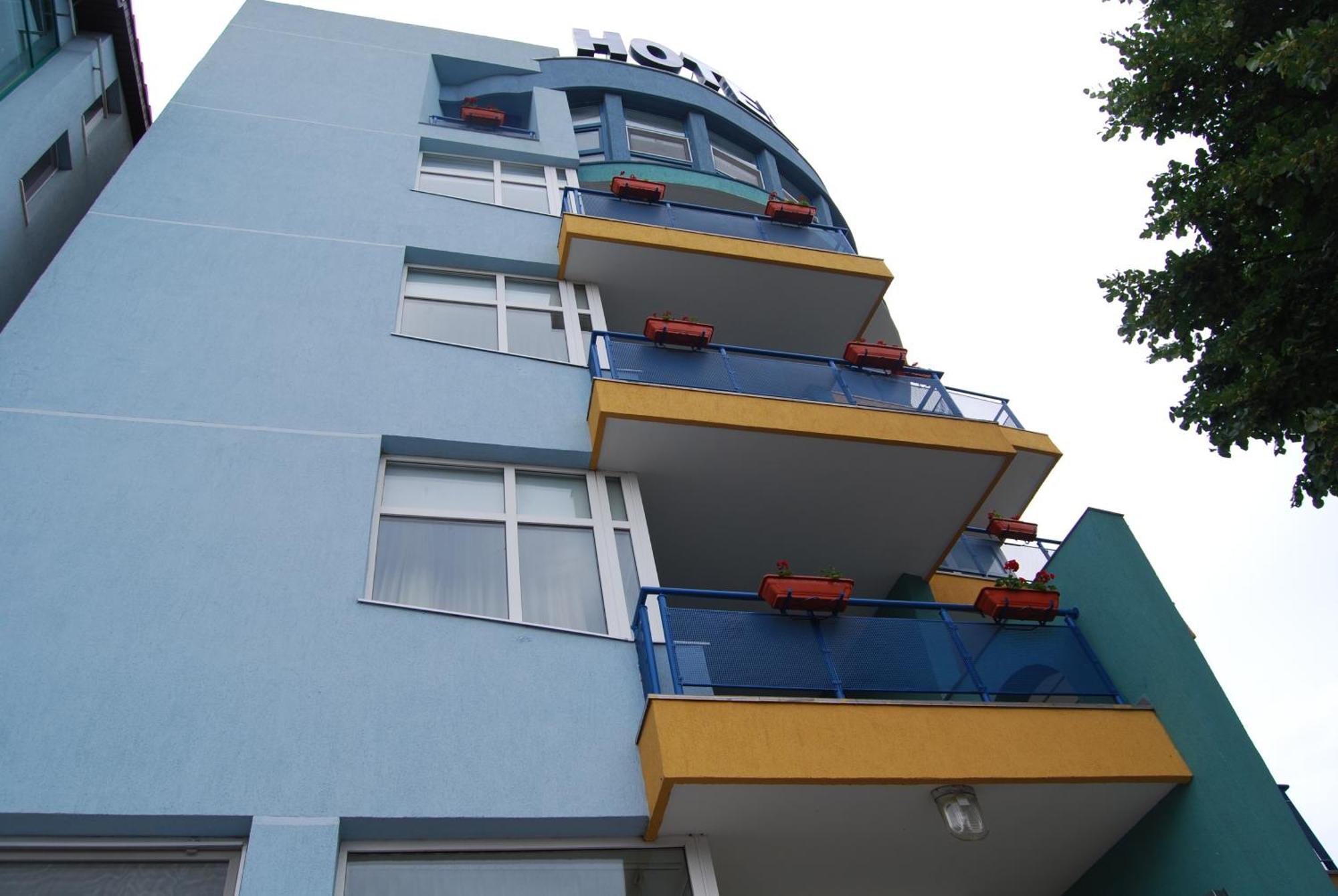 Dali Hotel เนพทุน ภายนอก รูปภาพ